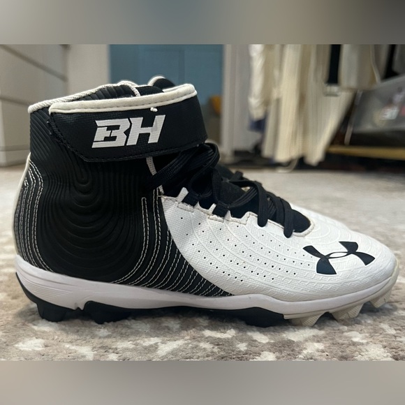 Under Armour Cleats - Picture 3 of 6